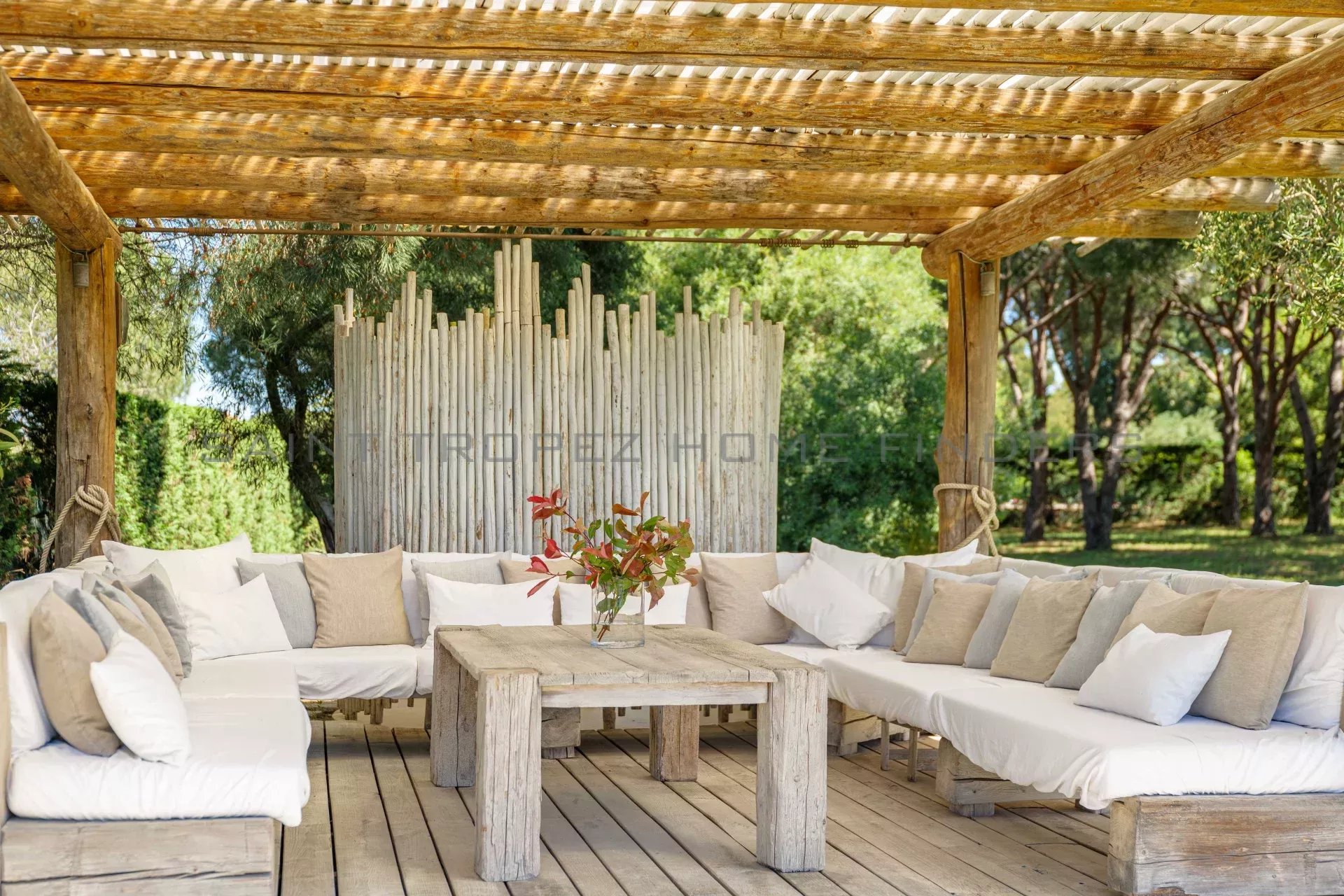  Superbe villa à pieds de la plage - ST TROPEZ HOME FINDERS