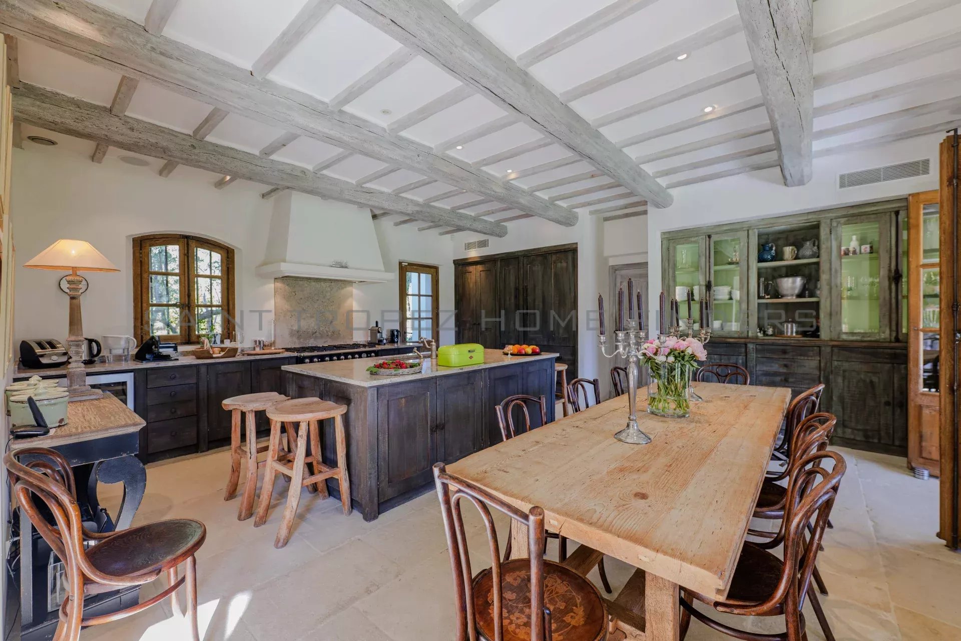  Superbe villa à pieds de la plage - ST TROPEZ HOME FINDERS