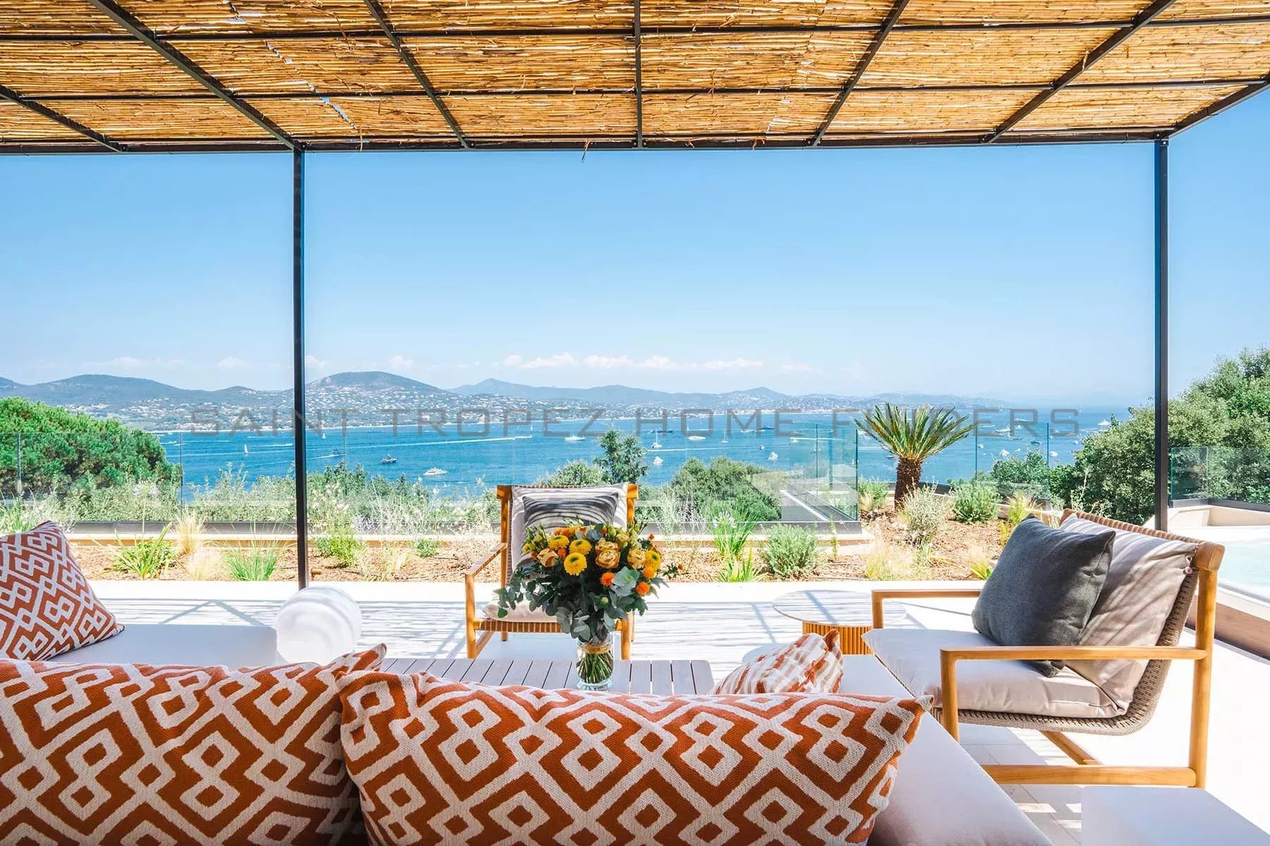  Location: Magnifique villa neuve avec vue mer - ST TROPEZ HOME FINDERS