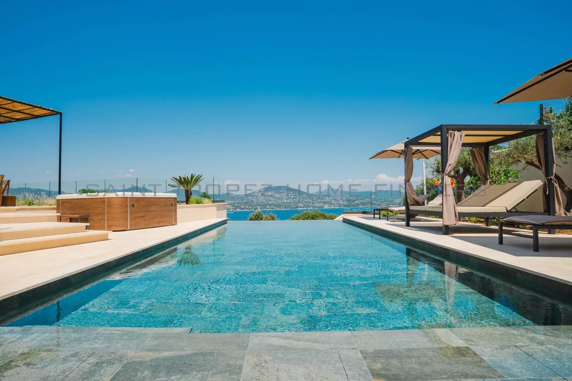  Location: Magnifique villa neuve avec vue mer - ST TROPEZ HOME FINDERS