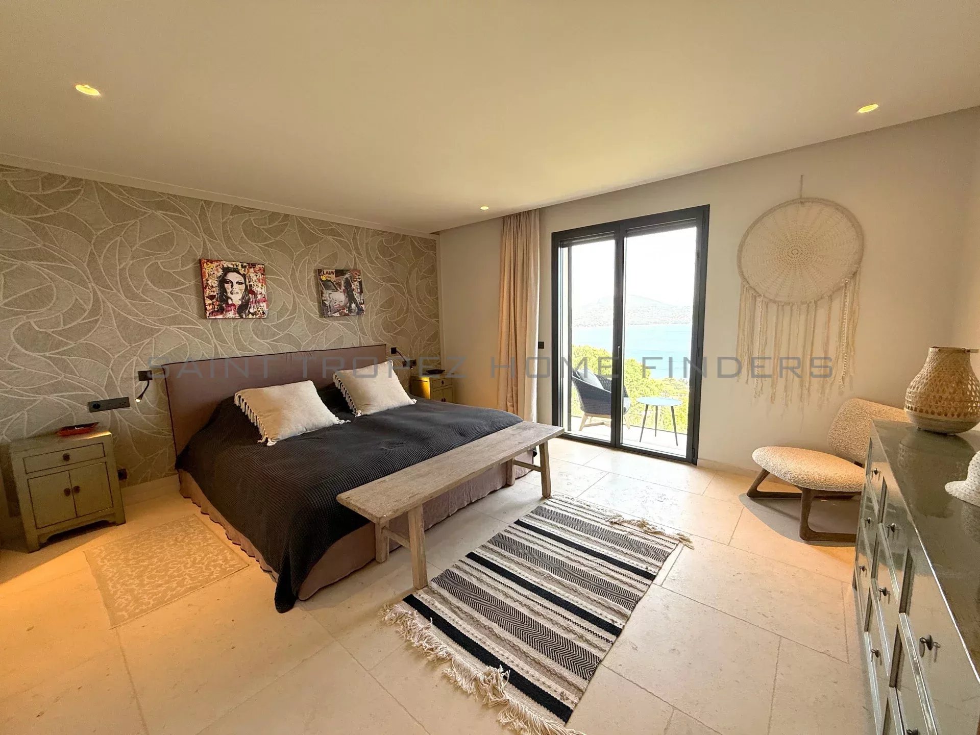  Location: Magnifique villa neuve avec vue mer - ST TROPEZ HOME FINDERS