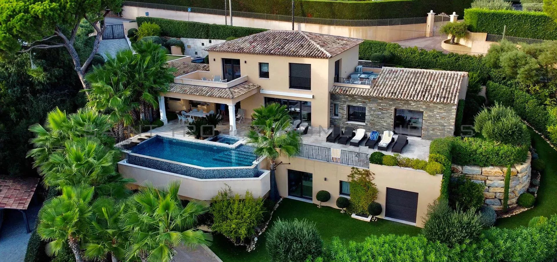  Wonderful villa with sea view - ST TROPEZ HOME FINDERS