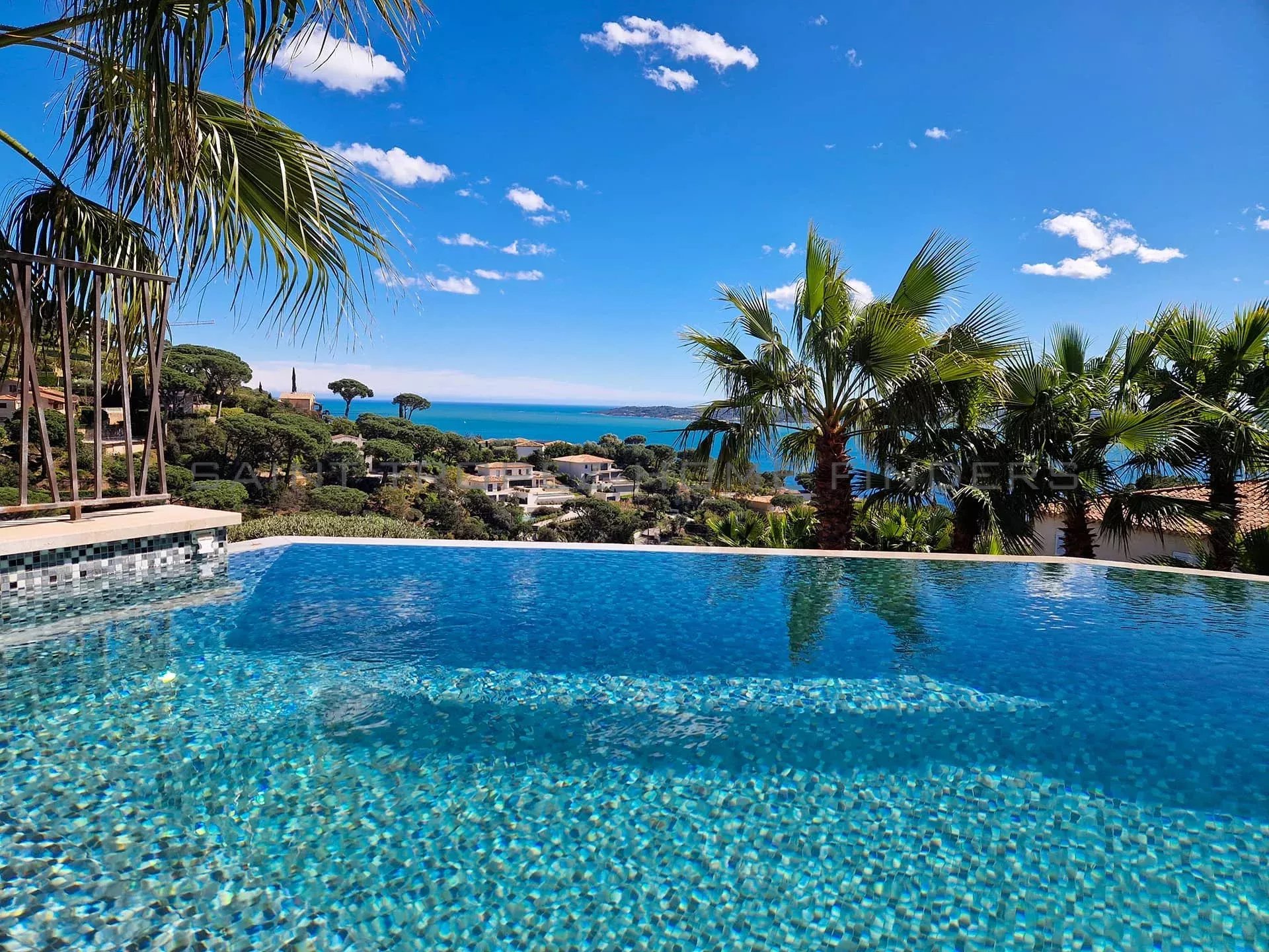  Wonderful villa with sea view - ST TROPEZ HOME FINDERS