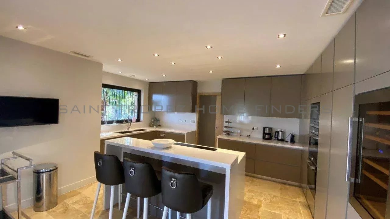  Wonderful villa with sea view - ST TROPEZ HOME FINDERS