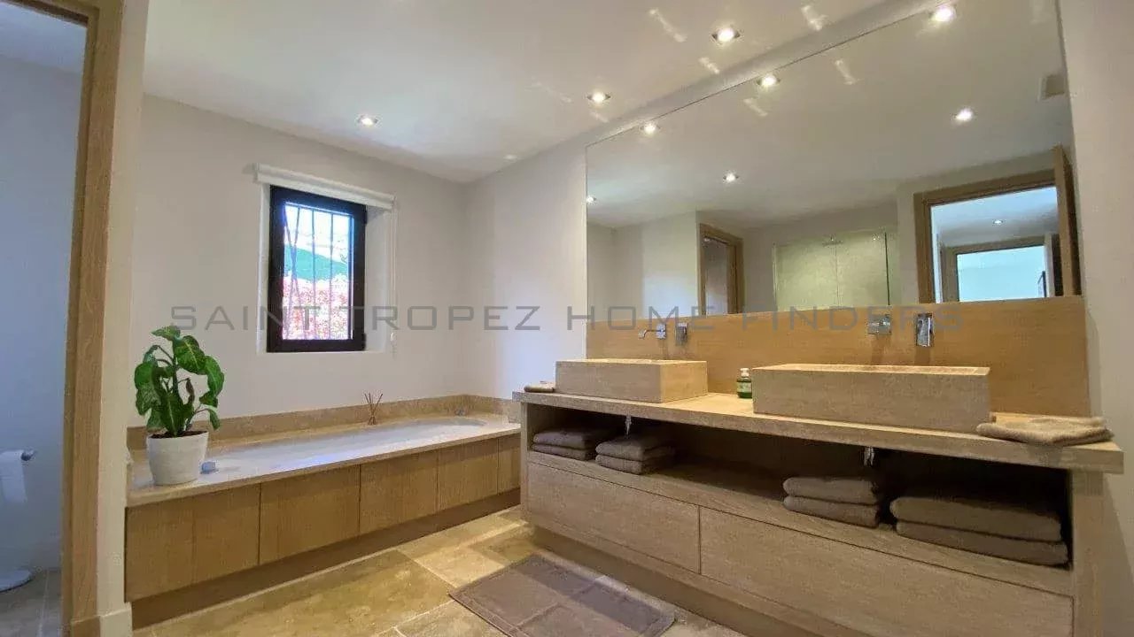  Wonderful villa with sea view - ST TROPEZ HOME FINDERS