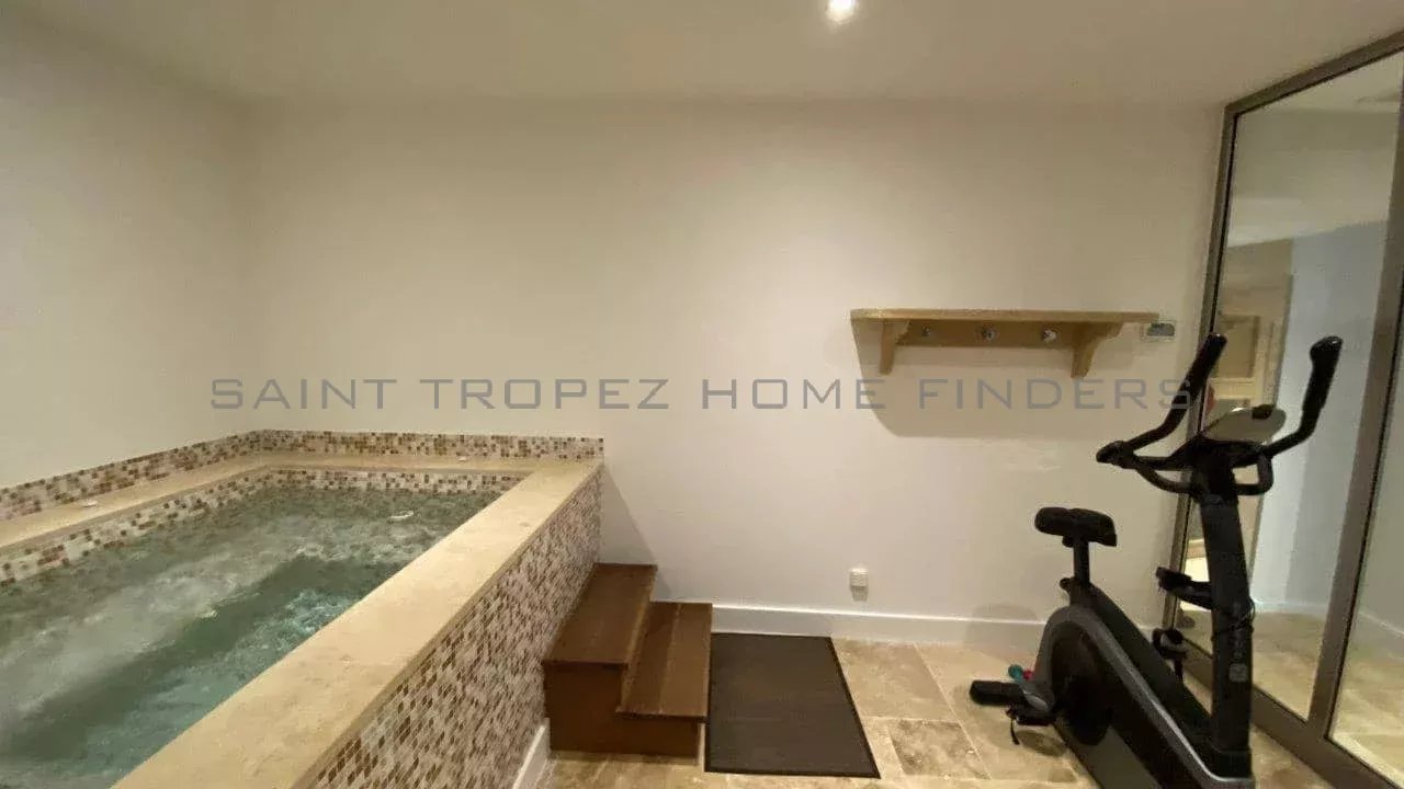  Wonderful villa with sea view - ST TROPEZ HOME FINDERS