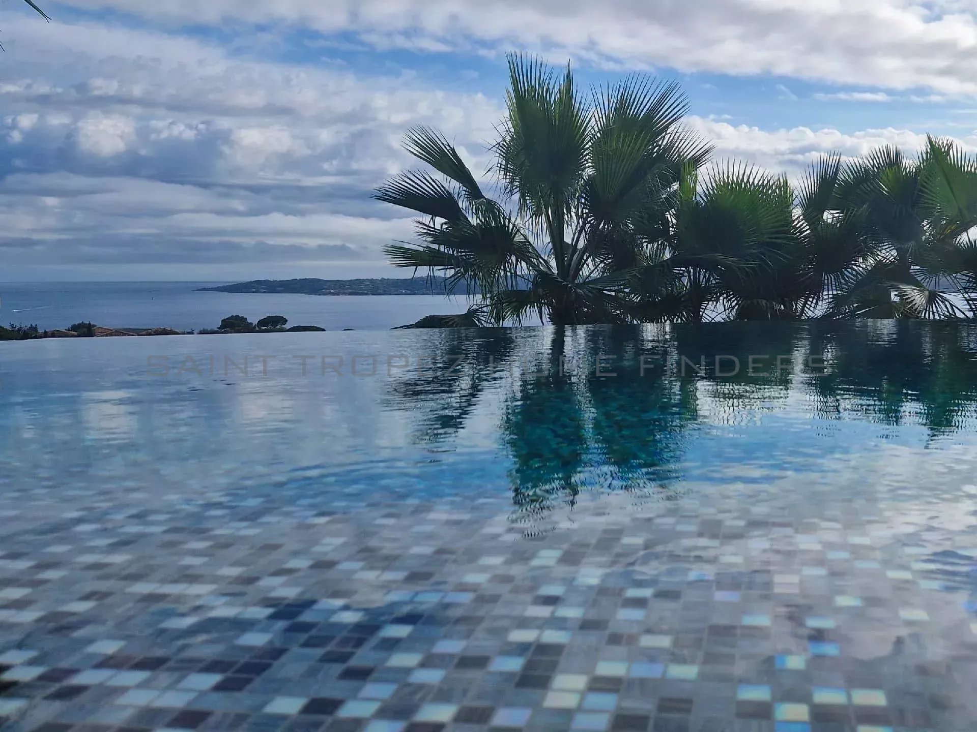  Wonderful villa with sea view - ST TROPEZ HOME FINDERS