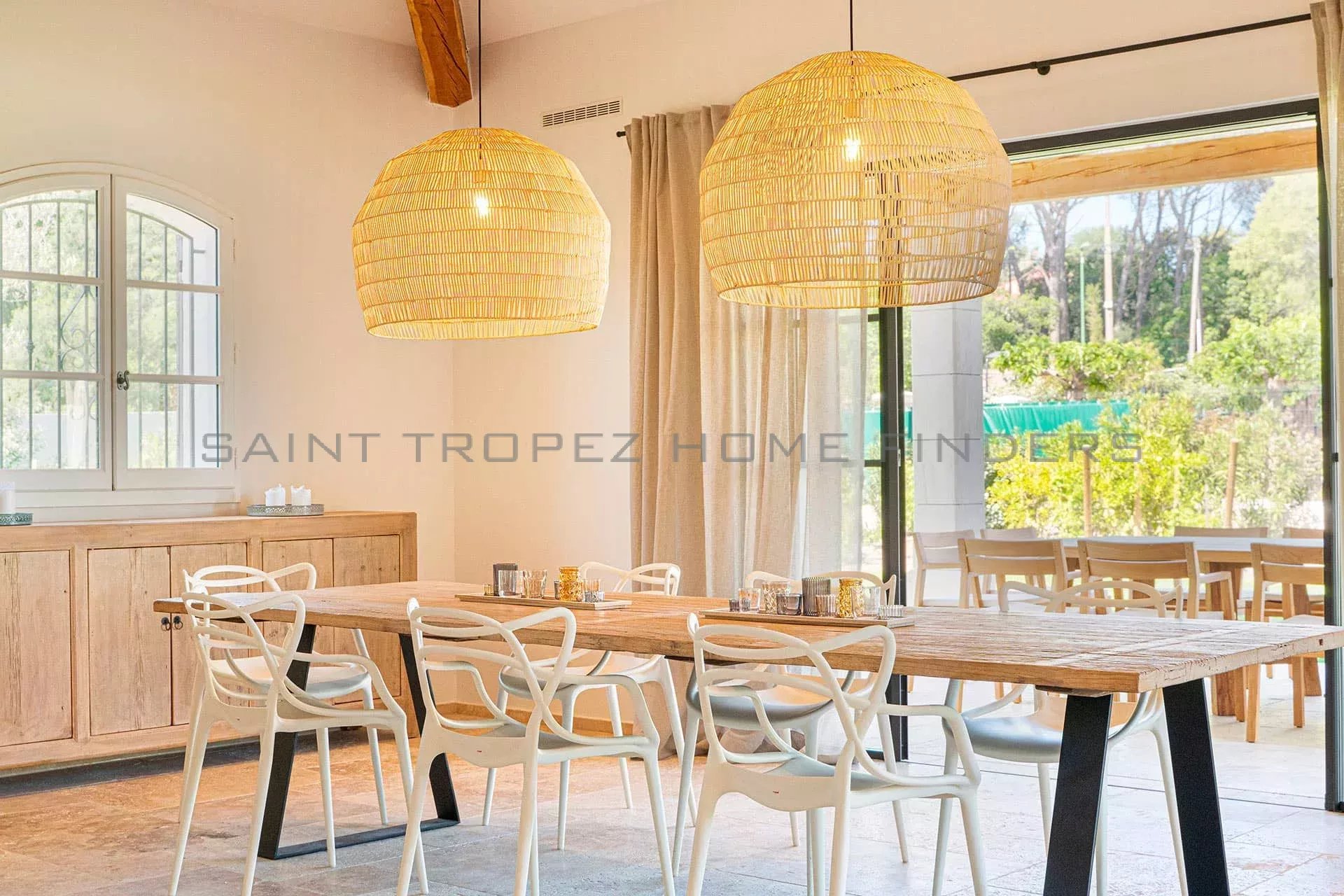  Villa neuve à pieds de la plage - ST TROPEZ HOME FINDERS