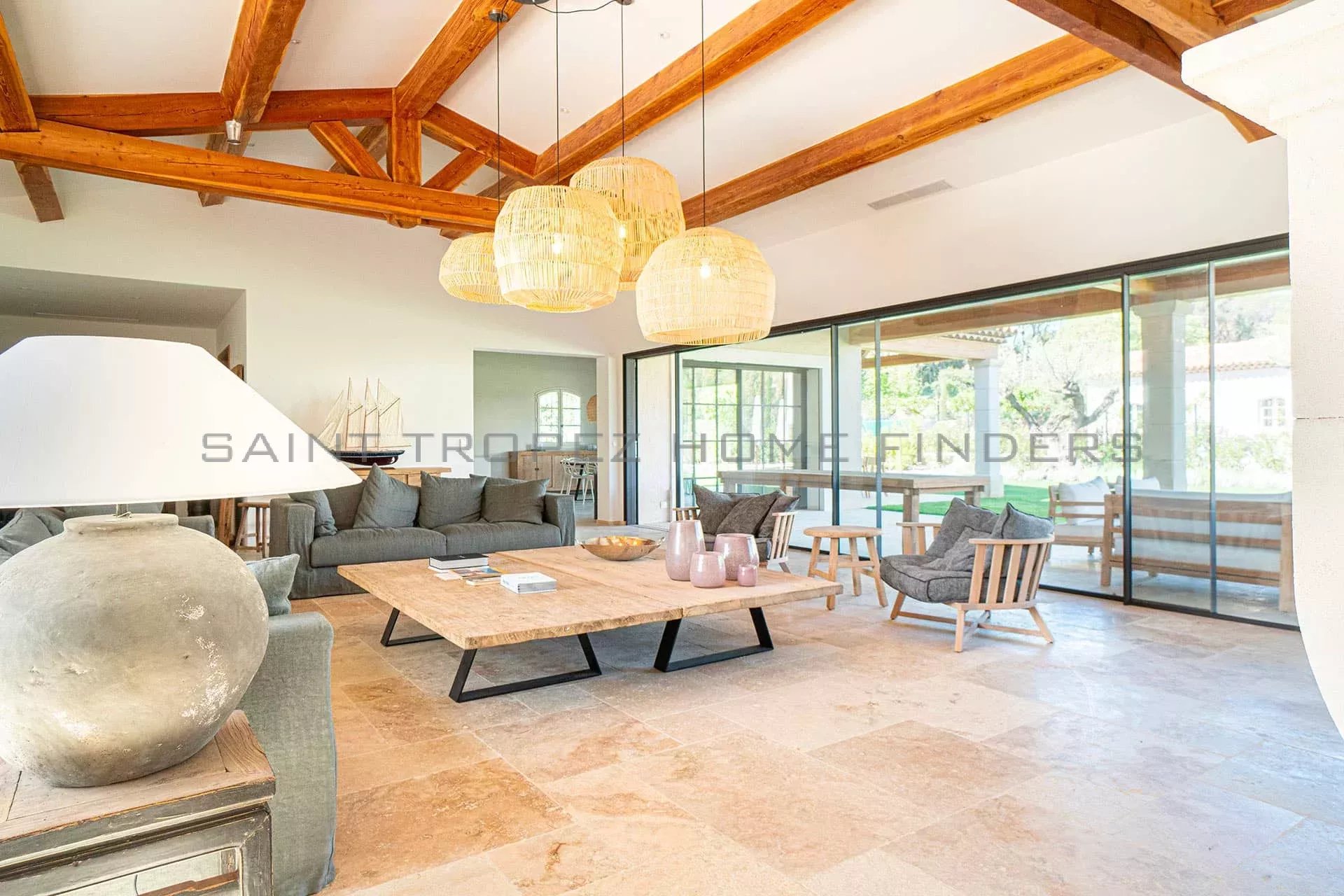  Villa neuve à pieds de la plage - ST TROPEZ HOME FINDERS