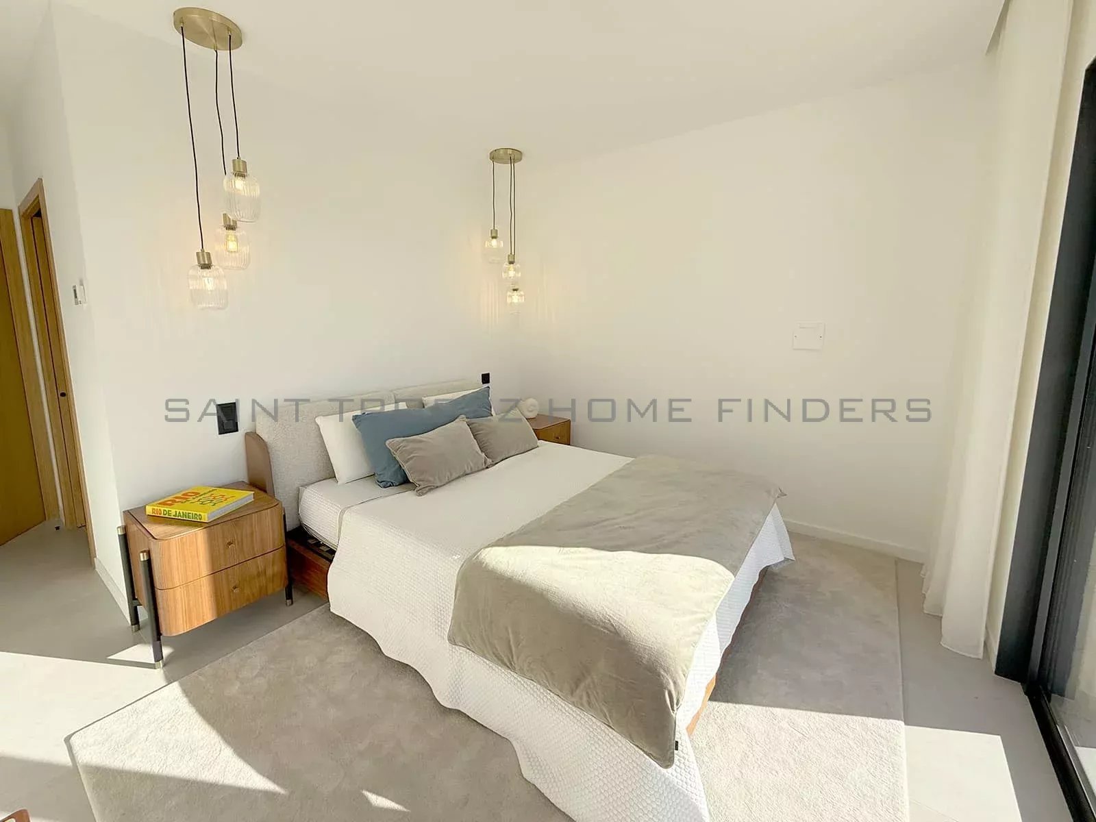  Unique Property with sea view - ST TROPEZ HOME FINDERS