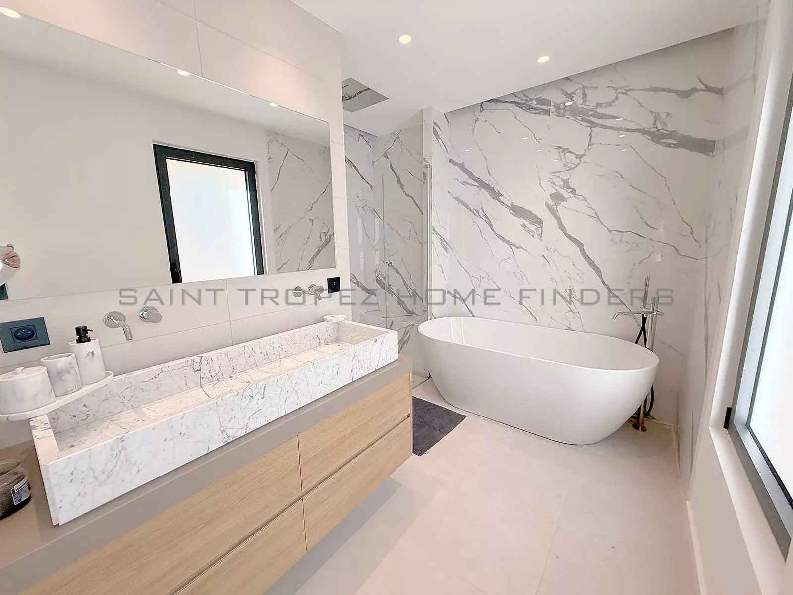  Unique Property with sea view - ST TROPEZ HOME FINDERS