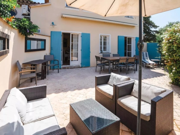 Saint Tropez Centre - Maison à pied de la Place des Lices St Tropez Home Finders