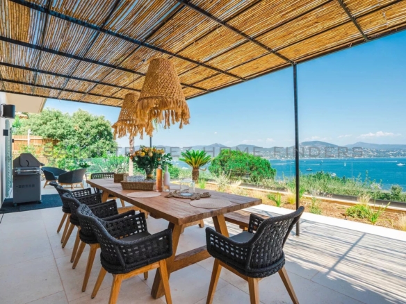 Magnifique villa neuve avec vue mer St Tropez Home Finders