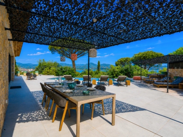 Superbe villa neuve avec vue mer St Tropez Home Finders