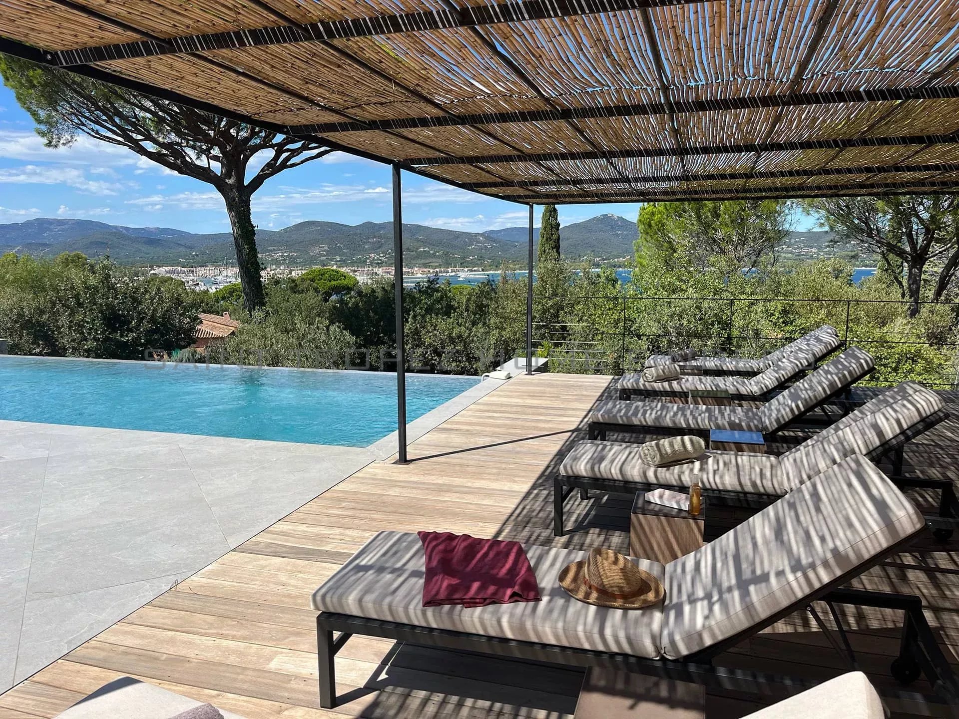 STHF5358-21 Superbe villa neuve avec vue mer - ST TROPEZ HOME FINDERS STHF5358-21 Superbe villa neuve avec vue mer - ST TROPEZ HOME FINDERS