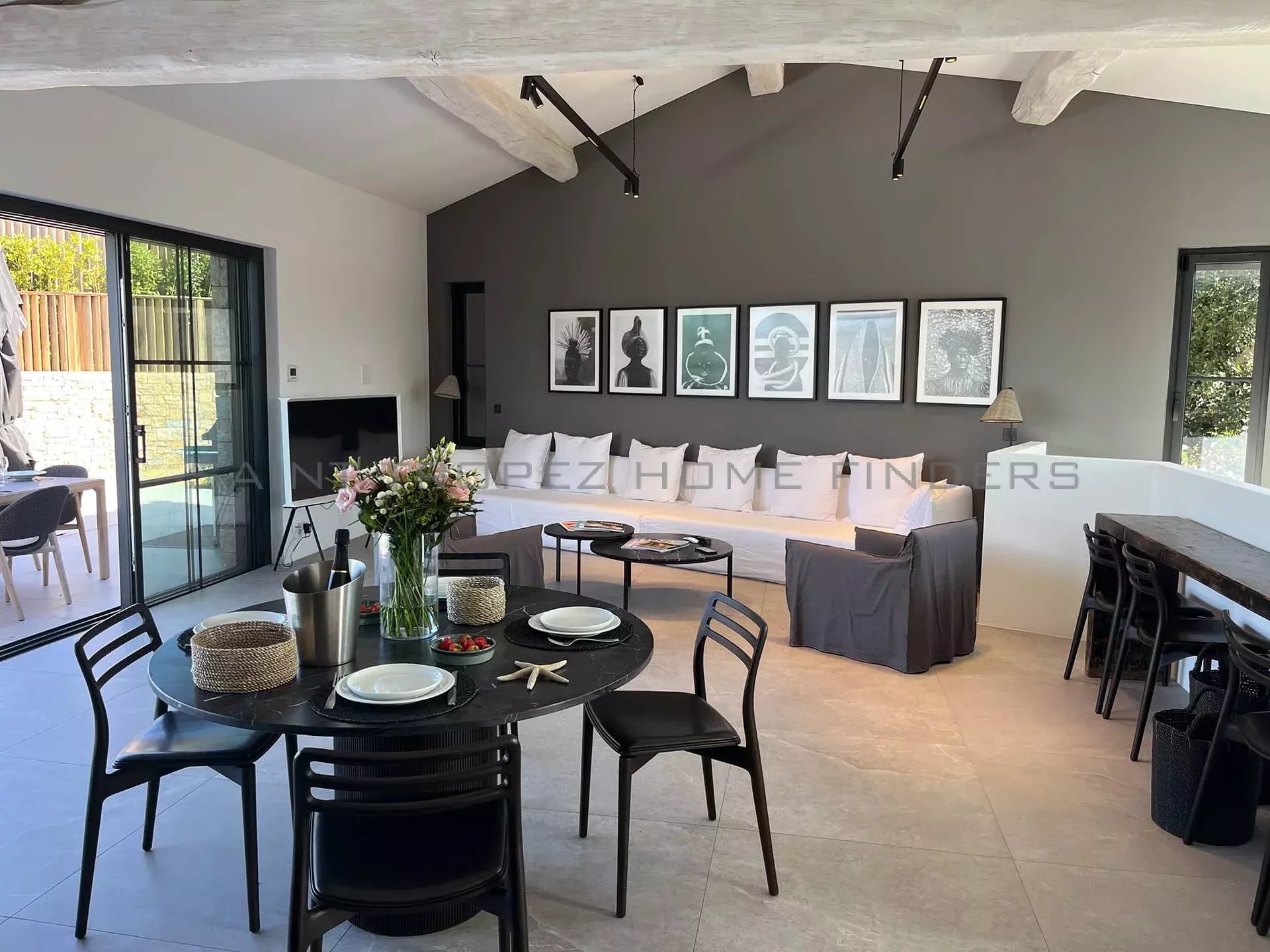 STHF5358-21 Superbe villa neuve avec vue mer - ST TROPEZ HOME FINDERS STHF5358-21 Superbe villa neuve avec vue mer - ST TROPEZ HOME FINDERS