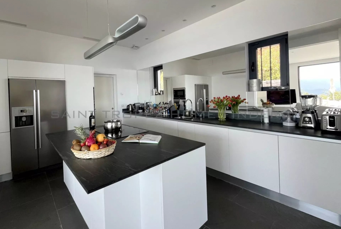 STHF5324 Villa contemporaine avec vue mer panoramique - ST TROPEZ HOME FINDERS