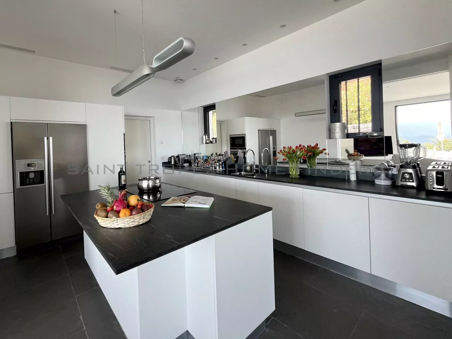 STHF5324 Villa contemporaine avec vue mer panoramique - ST TROPEZ HOME FINDERS STHF5324 Villa contemporaine avec vue mer panoramique - ST TROPEZ HOME FINDERS