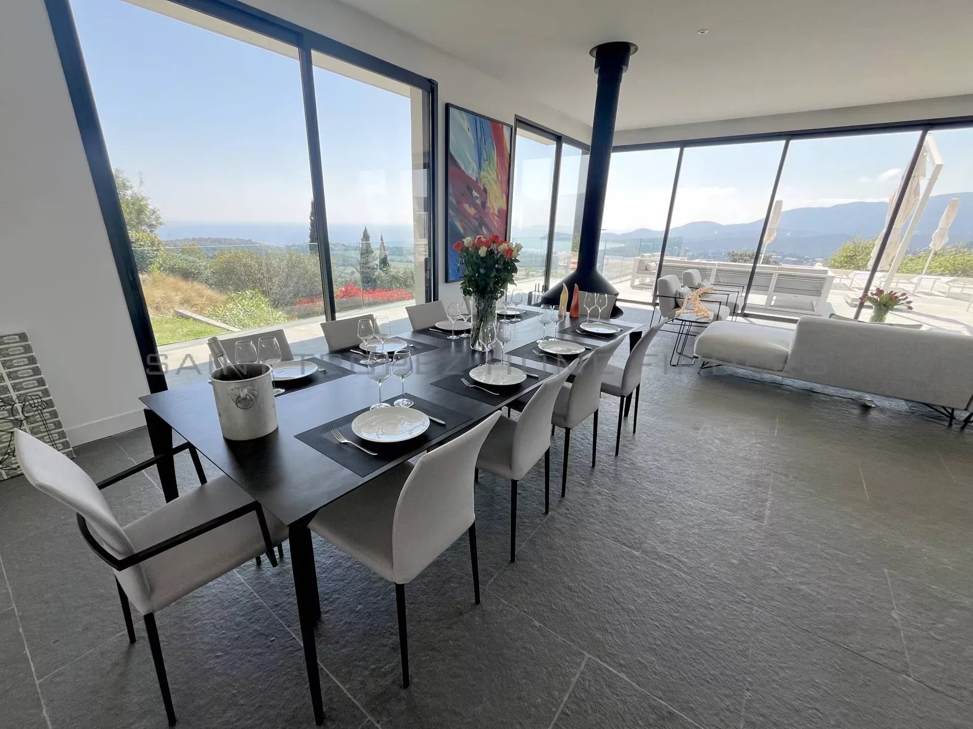 STHF5324 Villa contemporaine avec vue mer panoramique - ST TROPEZ HOME FINDERS STHF5324 Villa contemporaine avec vue mer panoramique - ST TROPEZ HOME FINDERS