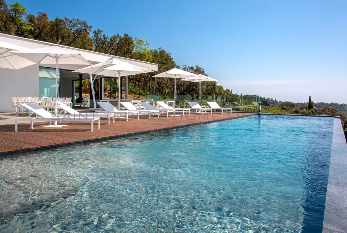 STHF5324 Villa contemporaine avec vue mer panoramique - ST TROPEZ HOME FINDERS