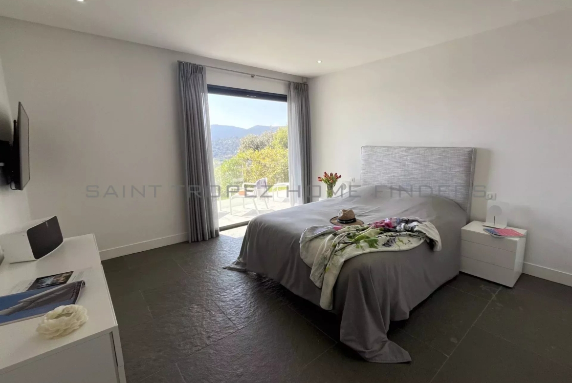 STHF5324 Villa contemporaine avec vue mer panoramique - ST TROPEZ HOME FINDERS