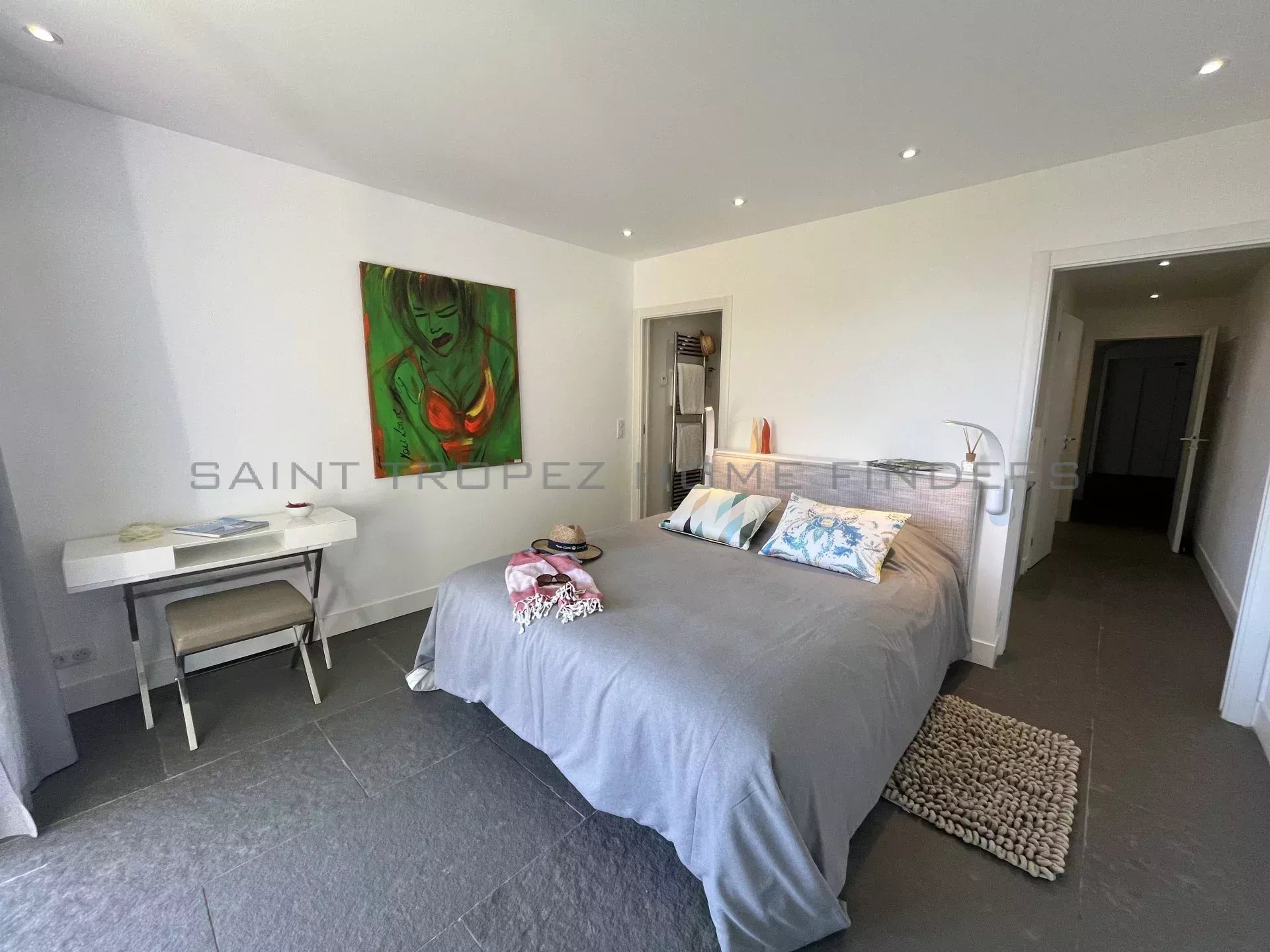 STHF5324 Villa contemporaine avec vue mer panoramique - ST TROPEZ HOME FINDERS STHF5324 Villa contemporaine avec vue mer panoramique - ST TROPEZ HOME FINDERS