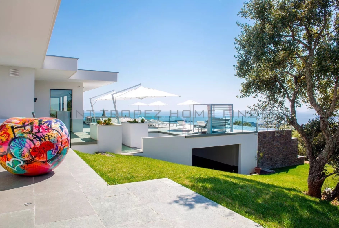 STHF5324 Villa contemporaine avec vue mer panoramique - ST TROPEZ HOME FINDERS