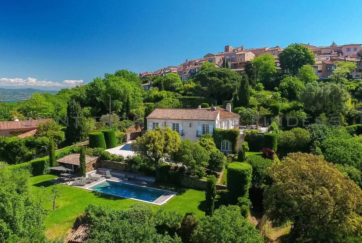 STHF5352 Villa avec vue mer sur les Iles d'Or - ST TROPEZ HOME FINDERS