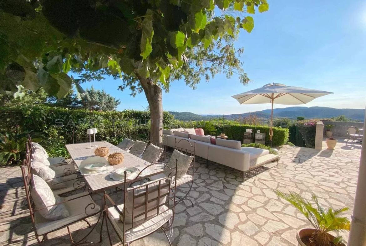 STHF5352 Villa avec vue mer sur les Iles d'Or - ST TROPEZ HOME FINDERS