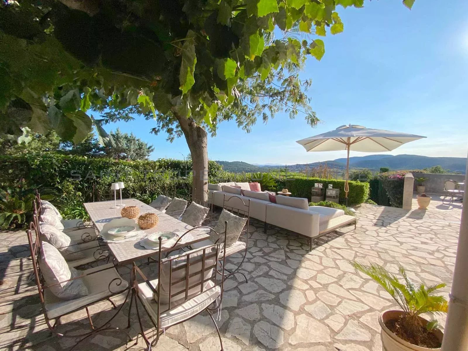 STHF5352 Villa avec vue mer sur les Iles d'Or - ST TROPEZ HOME FINDERS STHF5352 Villa avec vue mer sur les Iles d'Or - ST TROPEZ HOME FINDERS