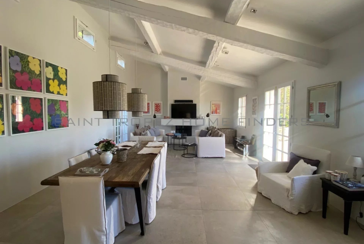 STHF5352 Villa avec vue mer sur les Iles d'Or - ST TROPEZ HOME FINDERS