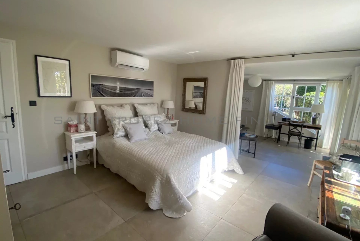 STHF5352 Villa avec vue mer sur les Iles d'Or - ST TROPEZ HOME FINDERS