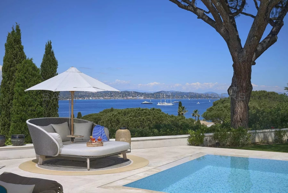 STHF5366 Magnifique villa avec vue mer - ST TROPEZ HOME FINDERS