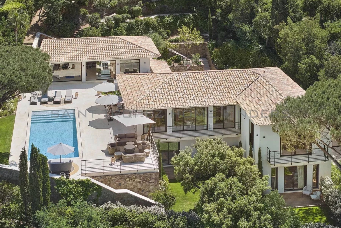STHF5366 Magnifique villa avec vue mer - ST TROPEZ HOME FINDERS