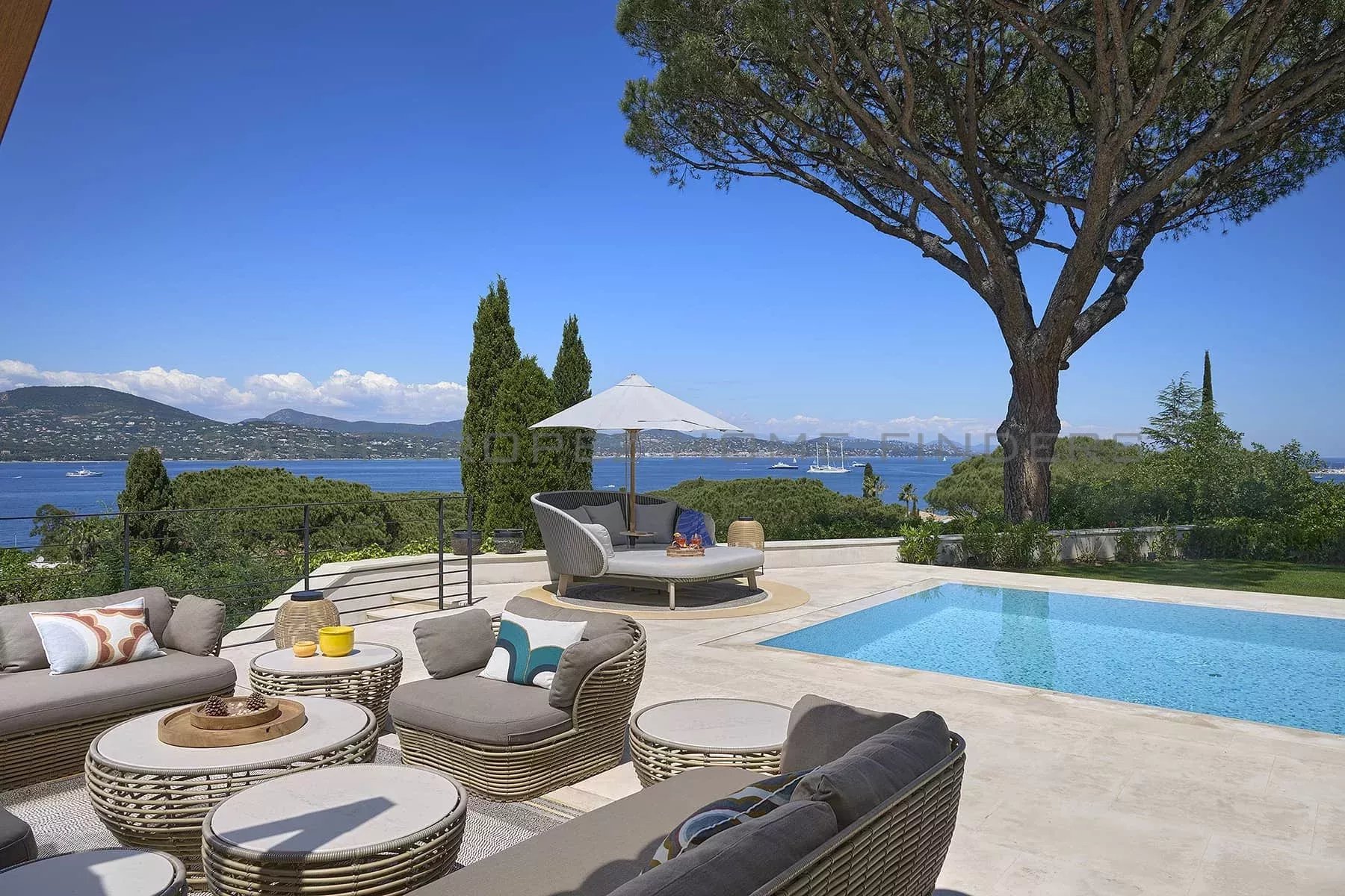 STHF5366 Magnifique villa avec vue mer - ST TROPEZ HOME FINDERS STHF5366 Magnifique villa avec vue mer - ST TROPEZ HOME FINDERS