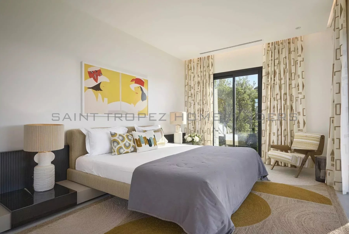 STHF5366 Magnifique villa avec vue mer - ST TROPEZ HOME FINDERS