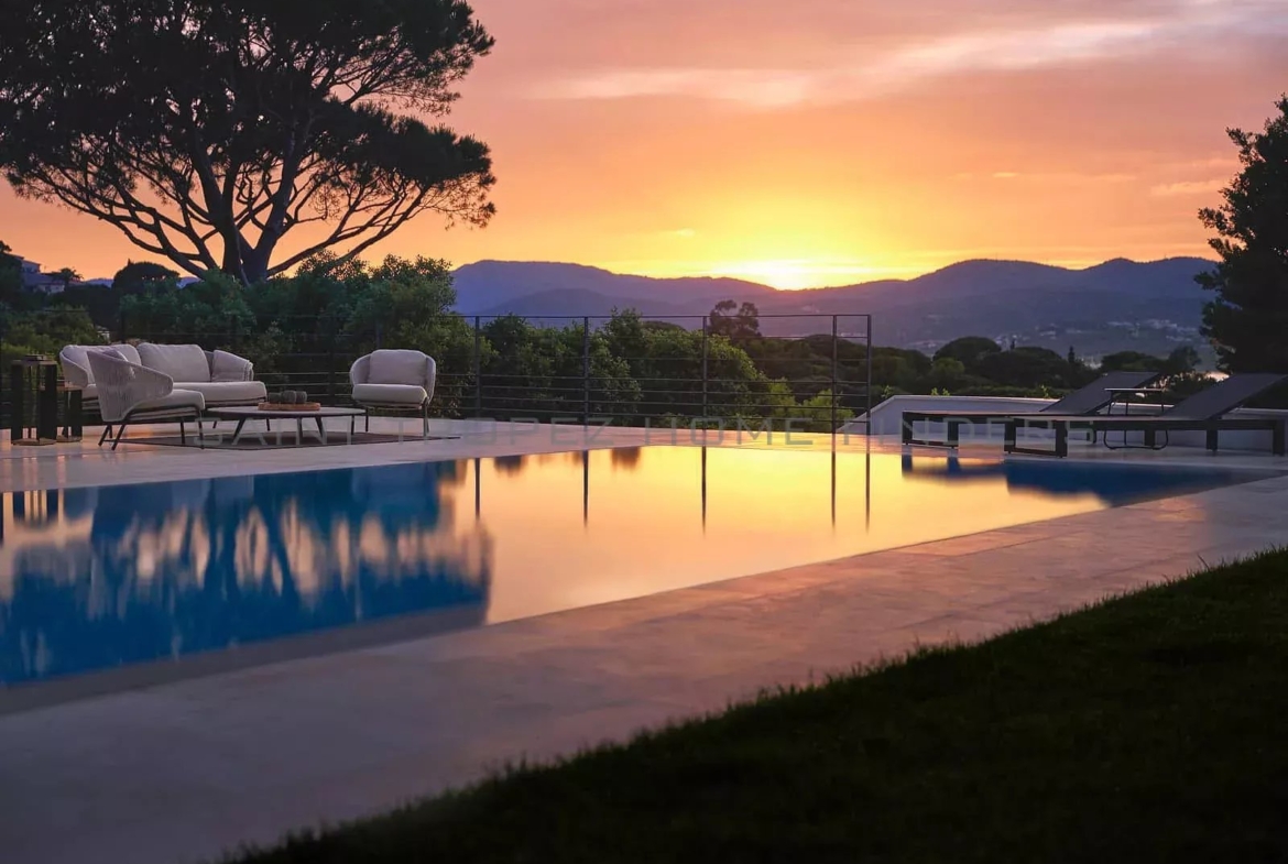 STHF5366 Magnifique villa avec vue mer - ST TROPEZ HOME FINDERS