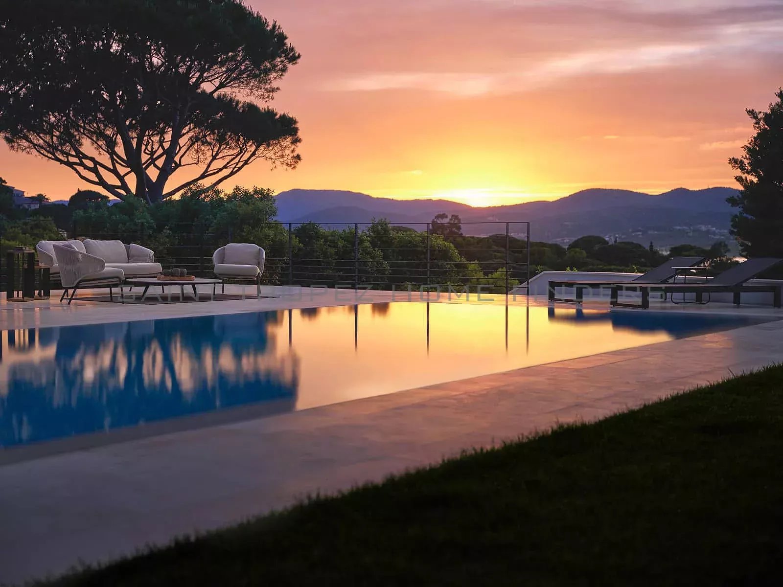 STHF5366 Magnifique villa avec vue mer - ST TROPEZ HOME FINDERS STHF5366 Magnifique villa avec vue mer - ST TROPEZ HOME FINDERS